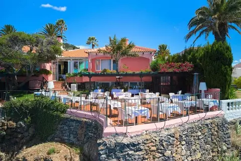 Inn & Art Hotel in Santa Cruz