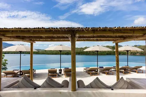 Menjangan Dynasty Resort in Gerokgak