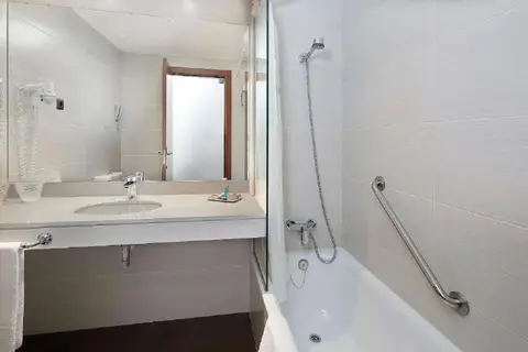 Hotel Lugano Barcelona in Barcelona — foto 22