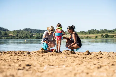 Camping Le Grand Lac in Clairvaux-les-Lacs — foto 5