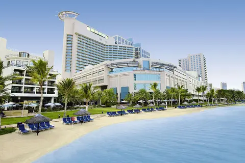 Beach Rotana in الزَّاهية