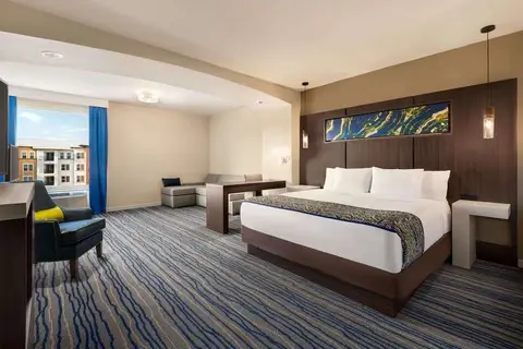 La Quinta Inn & Suites by Wyndham Orlando IDr in Orlando — foto 17
