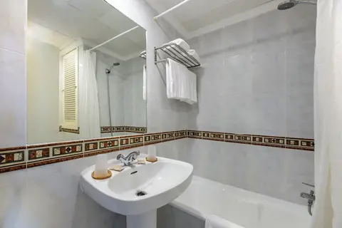 Hotel Vibra Riviera in Sant Josep de sa Talaia — foto 17