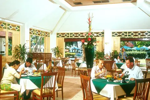 Amora Beach Resort Phuket in ตำบลเชิงทะเล — foto 11