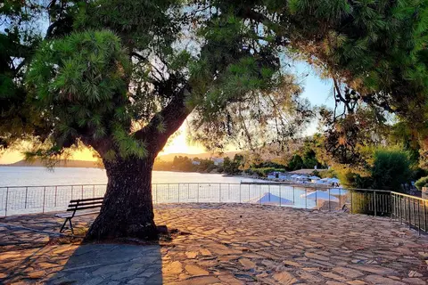 Radisson Paradise Beach Resort in Αμάρυνθος — foto 17