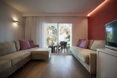 Insotel Tarida Beach Resort & Spa in Urbanització Cala Tarida — foto 23