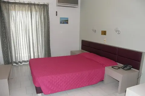 Megim Hotel in Παλαιόχωρα — foto 11
