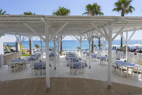 Constantinos The Great Beach Hotel in Παραλίμνι — foto 16