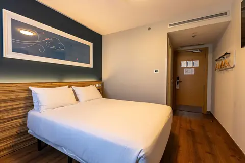 Travelodge Barcelona Poblenou in Barcelona — foto 11