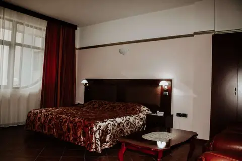 Elysee Hotel in Tirana — foto 2