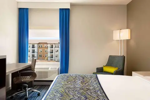 La Quinta Inn & Suites by Wyndham Orlando IDr in Orlando — foto 6