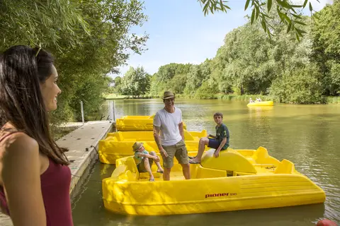 Camping Domaine De Dugny in Veuzain-sur-Loire — foto 6