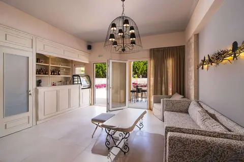 Neikos Mediterraneo Luxury Suites in Pallini Municipal Unit, foto 14