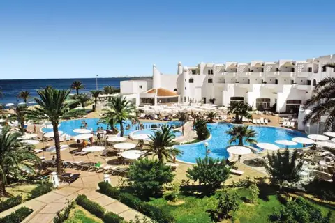 El Mouradi Skanes Beach in المنستير — foto 21