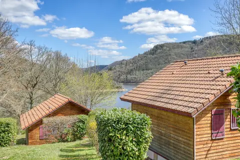 Vakantiepark Les Chalets De La Chazotte in Saint-Jacques-d'Ambur