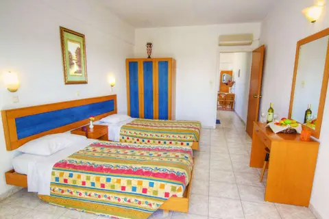 Kassandra Family Aparthotel in Ιαλυσός — foto 3