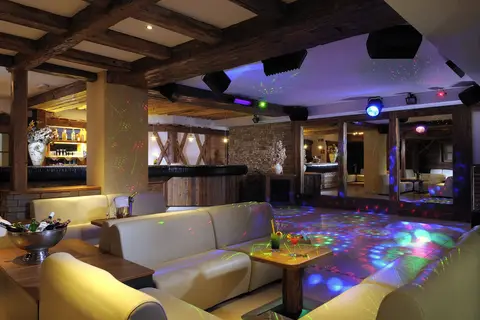 Tevini Dolomites Charming Hotel in Commezzadura — foto 62