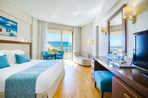 The Golden Bay Beach Hotel in Larnaca — foto 3