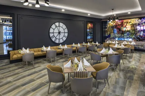 Delphin BE Grand Resort in Güzeloba Mahallesi — foto 10