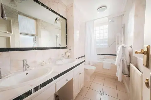 44 Curzon Street by Mansley Apartments in Londen, foto 13