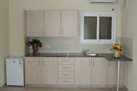 LIV Mackenzie Beach Suites in Larnaca — foto 4