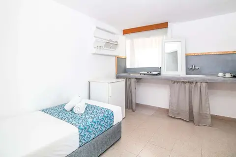 Tinas Plus Hotel in Φαληράκι — foto 14