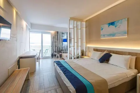 Carine Hotel Delfin in Bijela — foto 24
