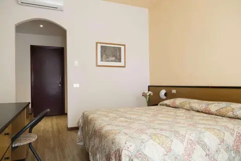 Hotel Aries in Lesa — foto 3