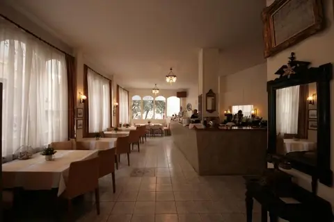 Adams in Athene — foto 23