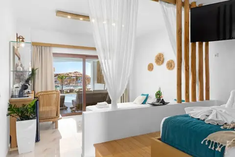 Alia Luxury Suites & Spa Beachfront Hotel in Χαράκι — foto 3