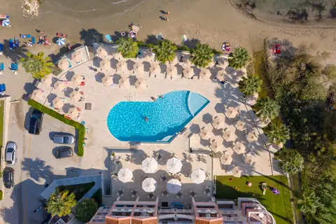 Xenos Kamara Beach Hotel in Argassi