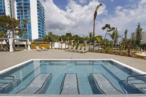 BG Tonga & Suites Tower Design Hotel in Santa Margalida — foto 5