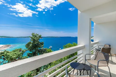 Beach Bay Hvar Hotel in Hvar — foto 14
