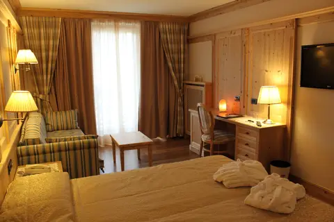 Tevini Dolomites Charming Hotel in Commezzadura — foto 56