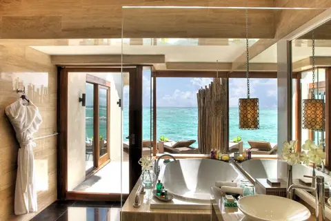 Taj Coral Reef Resort & Spa, Maldives in Nooraanee Shop, foto 29