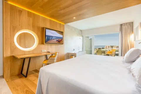 Fly & Go Higueron Hotel Malaga, Curio Collection by Hilton in Fuengirola — foto 17