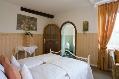 Burghaus en Villa Kronenburg foto 5