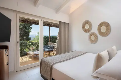 Baia di Chia Resort Sardinia, Curio Collection by Hilton in Domus De Maria — foto 25
