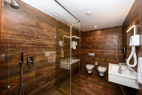 Sky Hotel Tirana in Tirana — foto 11