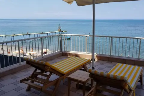 Aragosta Restaurand-Hotel in Durres — foto 5