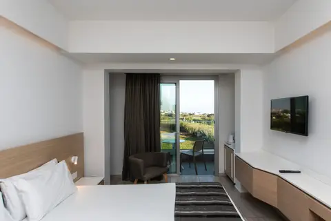 Evalena Beach Hotel in Παραλίμνι — foto 24