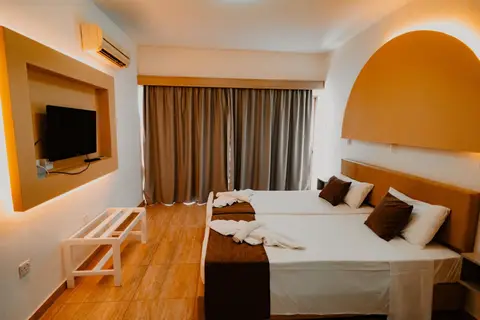 Penelope Beach Hotel in Παραλίμνι — foto 21