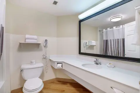 La Quinta Inn & Suites by Wyndham Ft. Lauderdale Airport in Hollywood — foto 19