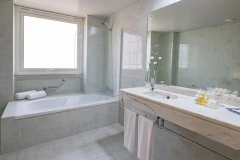 Luna Esperança Centro Hotel in Almada — foto 29