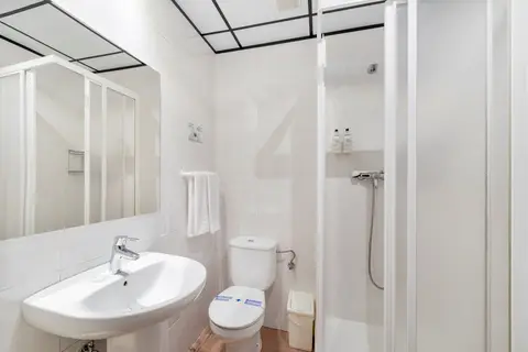 Hostal Ballesta in Madrid — foto 26