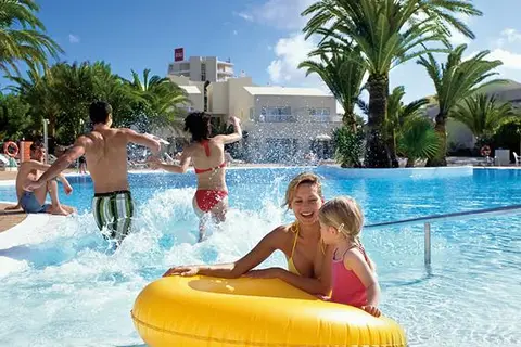 Hotel Riu Oliva Beach Resort in Corralejo — foto 2