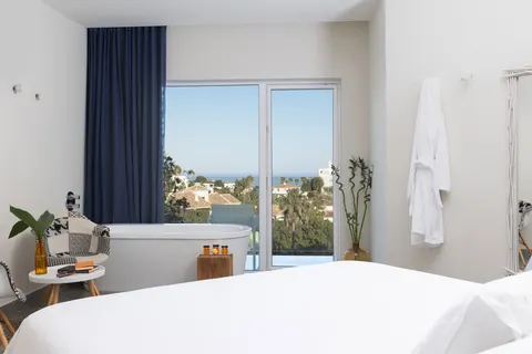 Fly & Go Higueron Hotel Malaga, Curio Collection by Hilton in Fuengirola — foto 16