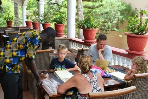 Lemon Creek Hotel Resort in Sukuta — foto 12