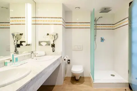 Hotel ILUNION Valencia 4 in Valencia — foto 15