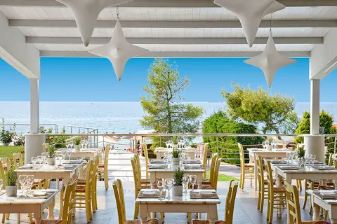 Istion Club & Spa in Πόρτες — foto 22